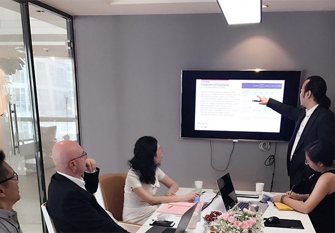 6新聞-09法國POY公司總裁Philippe-到訪李華清設(shè)計(jì)_08